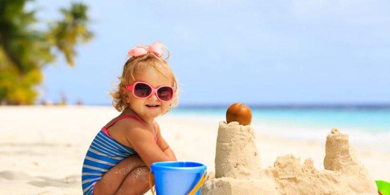 Bébé à la plage : les 5 règles d’or pour lui assurer une bonne protection